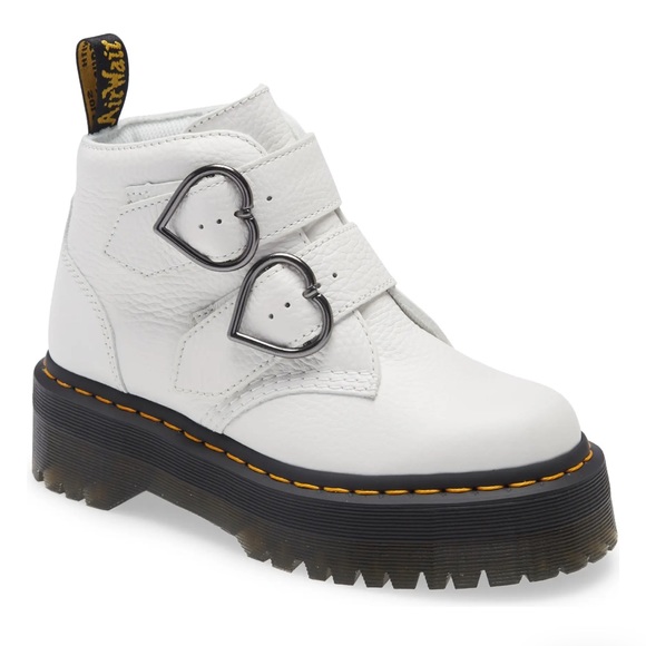 Dr. Martens Shoes - 🆕 Dr. Martens Devon Heart Platform Leather Boots Sz 8 white